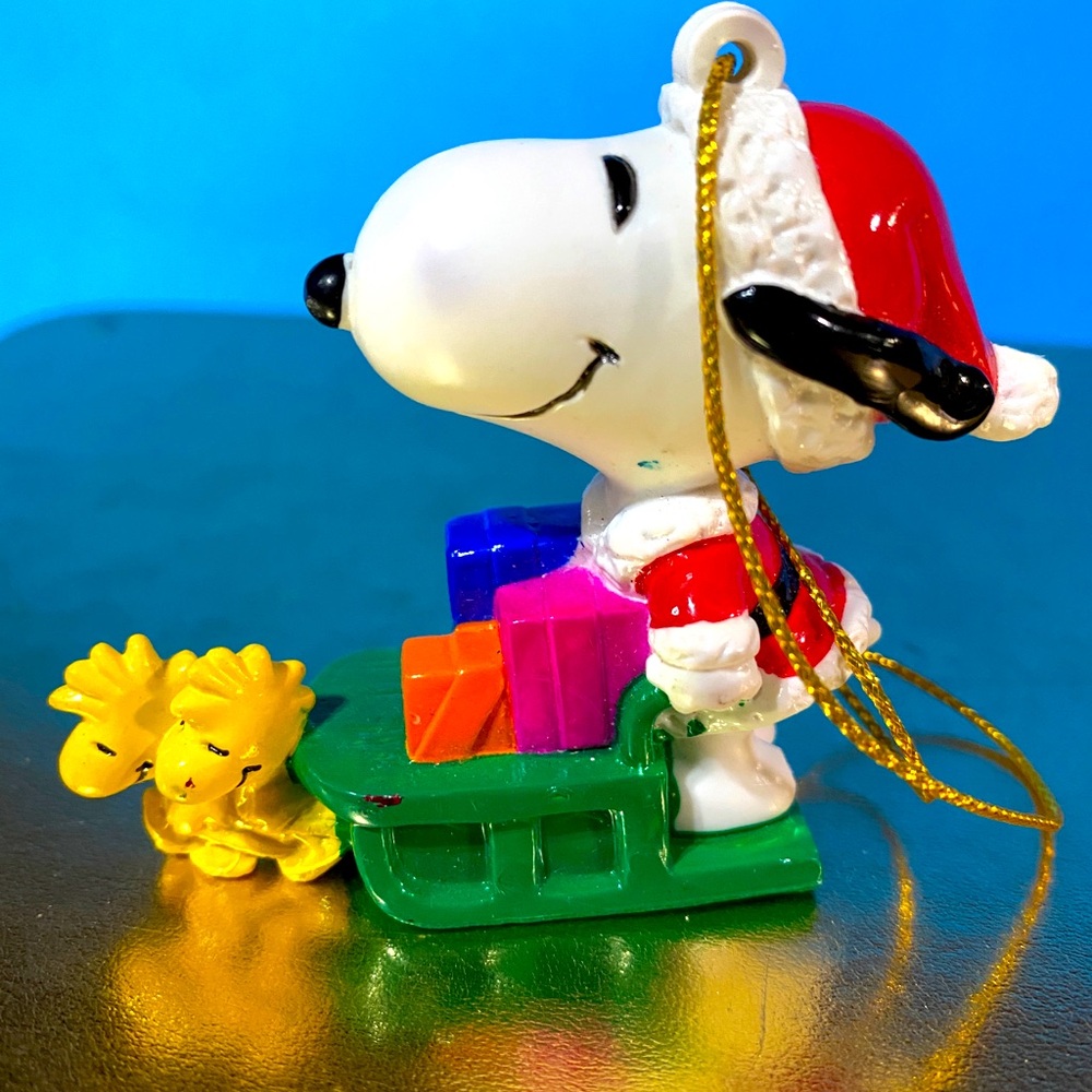 PEANUTS VTG 1990s WOODSTOCK PULLING SANTA SNOOPY IN SLED CHRISTMAS ORNAM…